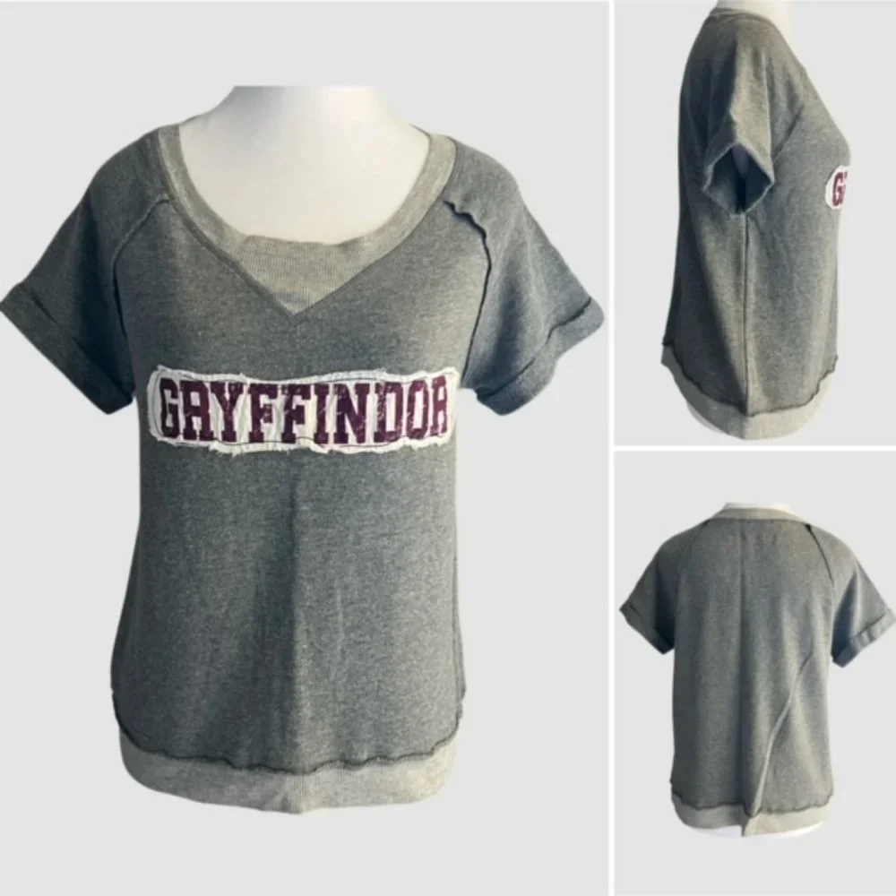 Harry Potter Gryffindor Short Sleeve Sweater Shirt Gray - Size Medium - Picture 1 of 7